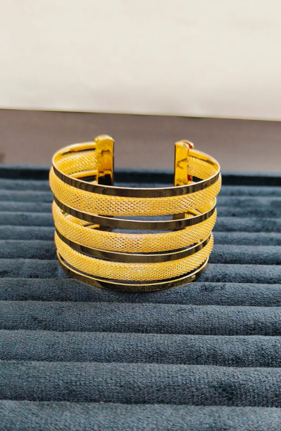 Anti Tarnish Cluff Gold Plated Premium Bracelet