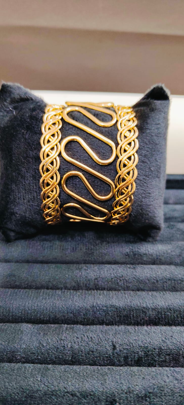 Anti Tarnish Gold Plated Premium Net Bracelet