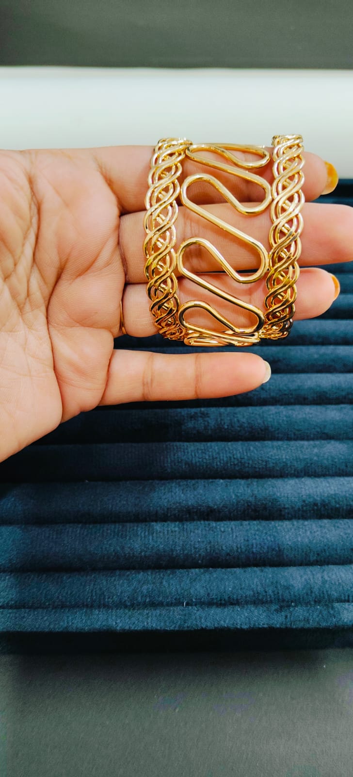 Anti Tarnish Gold Plated Premium Net Bracelet