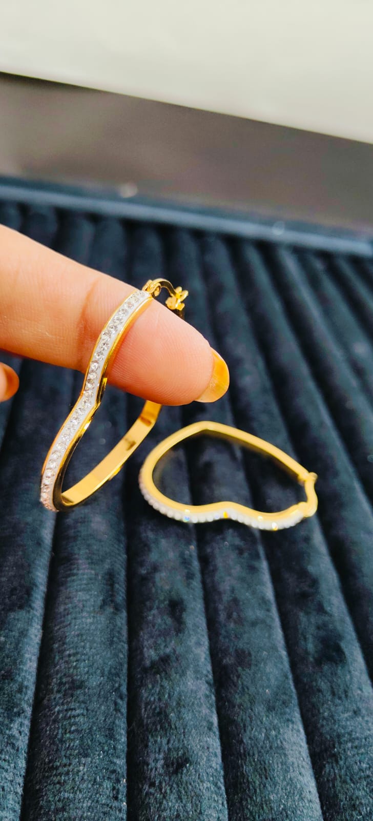 Anti Tarnish Heart White Stone Premium Ear Ring