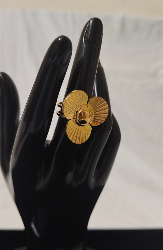 Anti-Tarnish Daisy Shine Ring