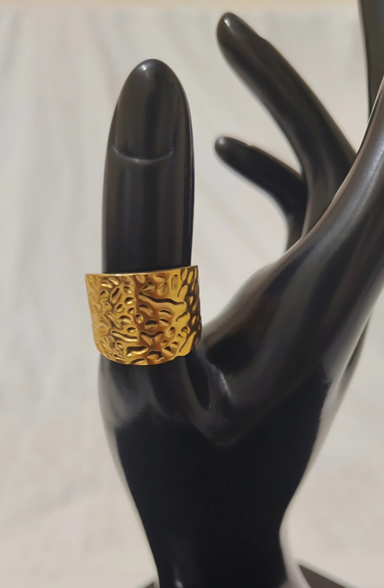 Anti Tarnish Regal Texture Ring
